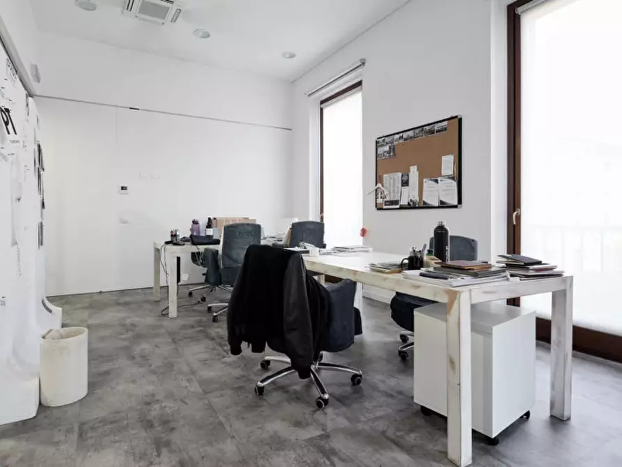 Immagine 12 di Attività commerciale in affitto  in VIA VITRUVIO a Milano