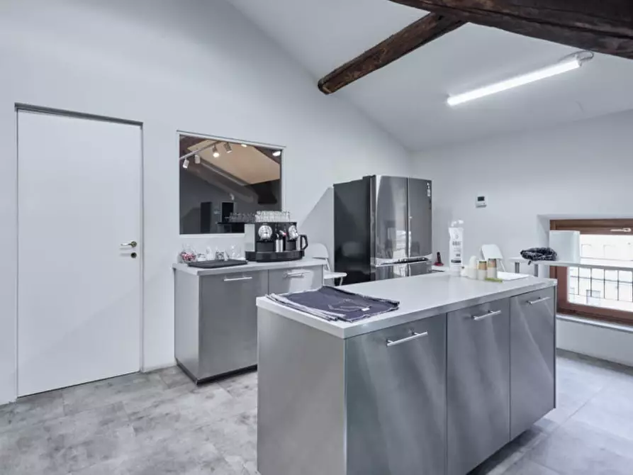 Immagine 14 di Attività commerciale in affitto  in VIA VITRUVIO a Milano