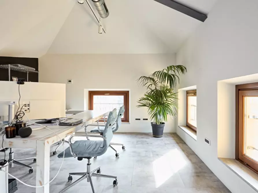 Immagine 18 di Attività commerciale in affitto  in VIA VITRUVIO a Milano