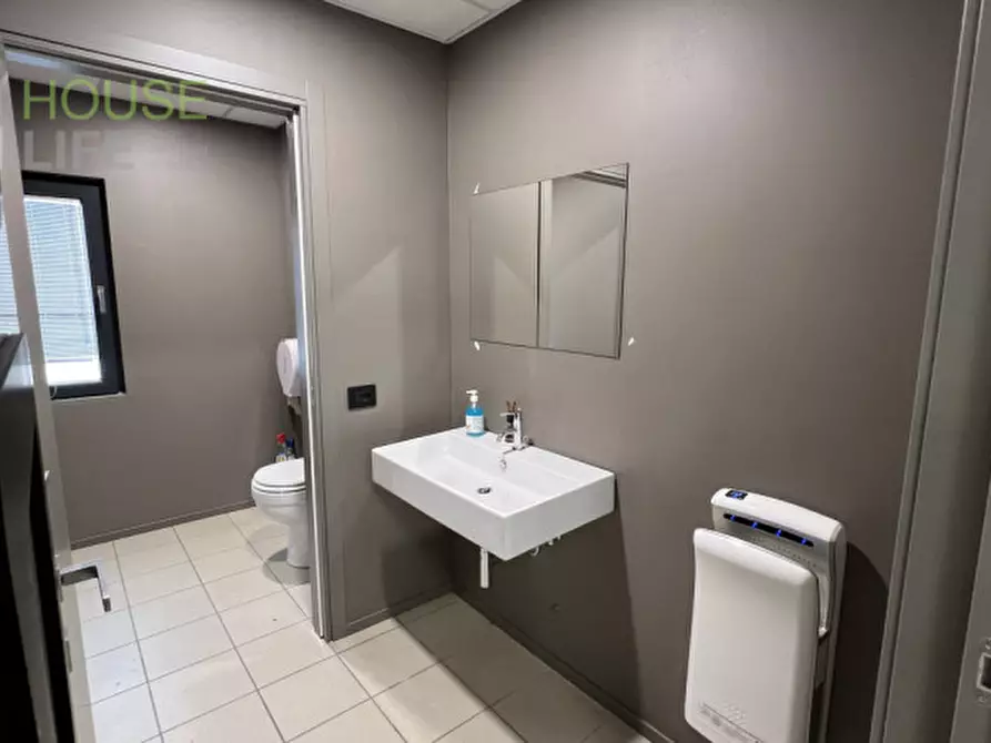 Immagine 14 di Ufficio in vendita  a Thiene