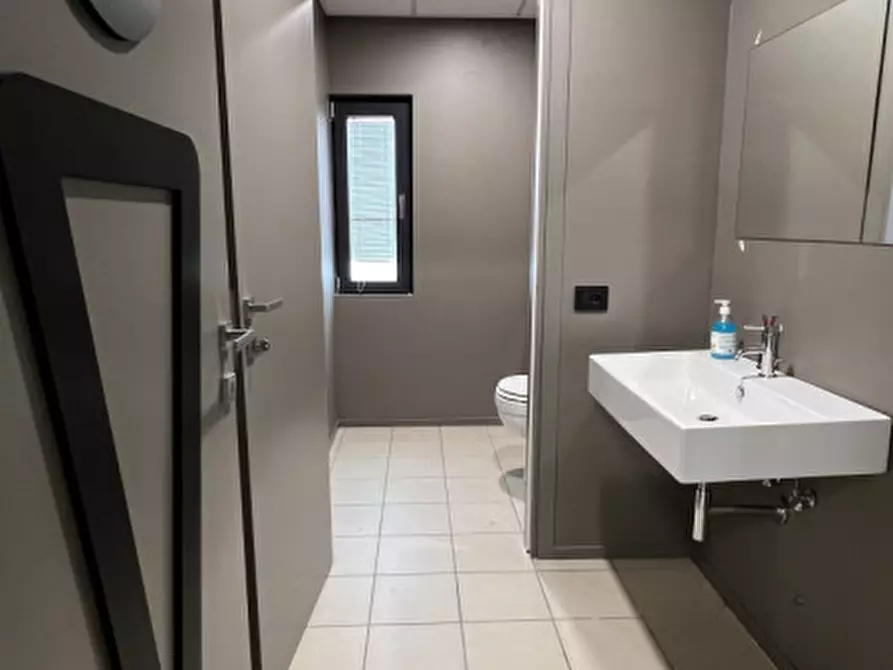 Immagine 28 di Ufficio in vendita  a Thiene