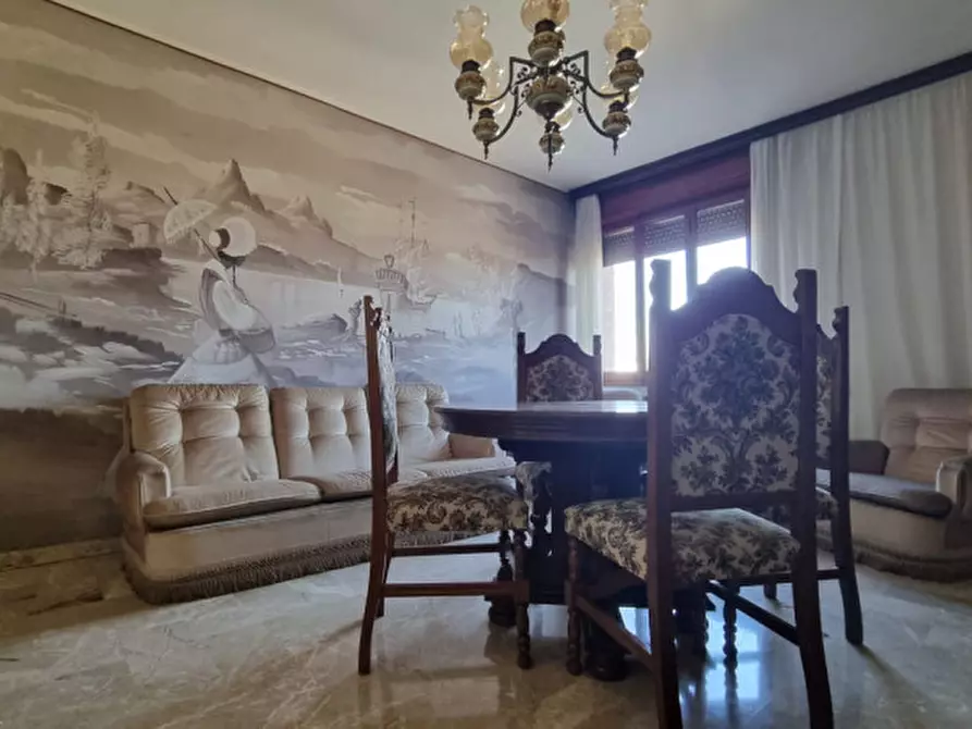 Immagine 2 di Appartamento in vendita  in via petrarca a Carpi