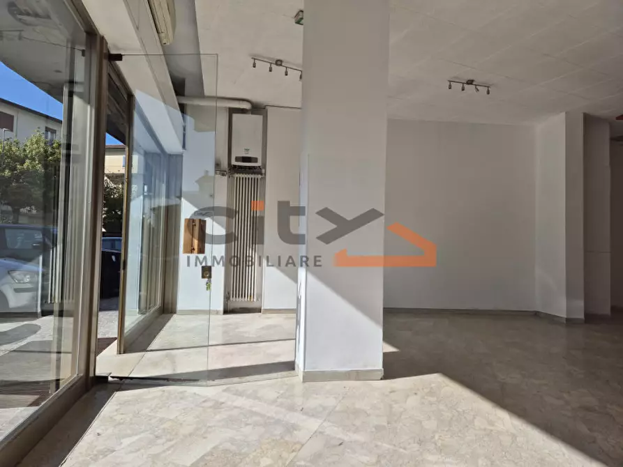 Immagine 1 di Negozio in affitto  in S. Giuseppe di Cassola Viale Venezia 6 a Cassola