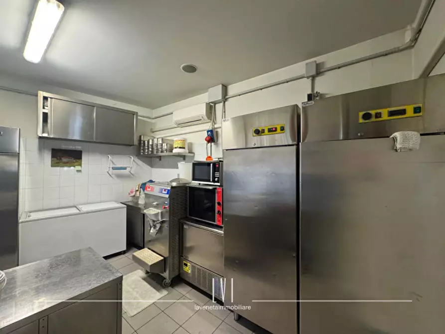 Immagine 10 di Attività commerciale in vendita  in viale roma 34 a Torre Di Mosto