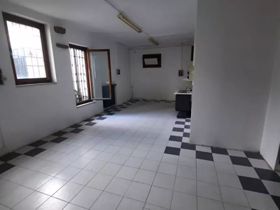Immagine 3 di Laboratorio in vendita  in Via Corsica a Brescia