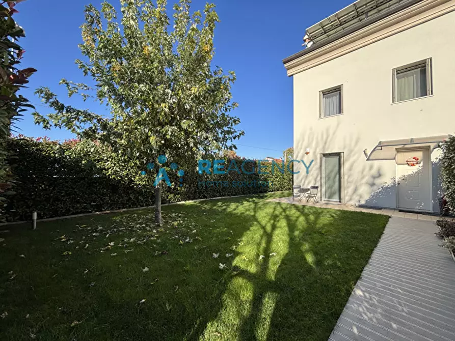 Immagine 1 di Villetta a schiera in vendita  in Via D. Chiesa a Costabissara