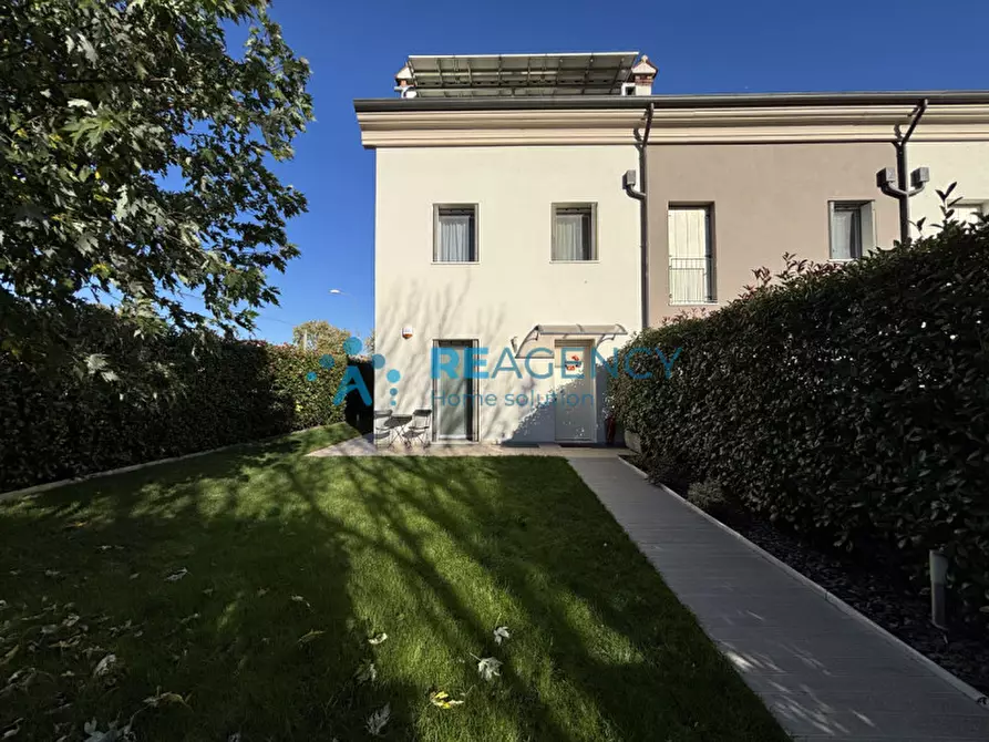 Immagine 2 di Villetta a schiera in vendita  in Via D. Chiesa a Costabissara