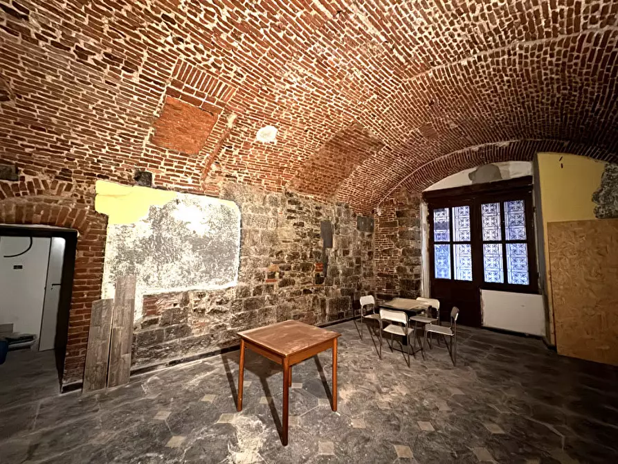 Immagine 1 di Negozio in vendita  in Piazza Scuole Pie a Genova