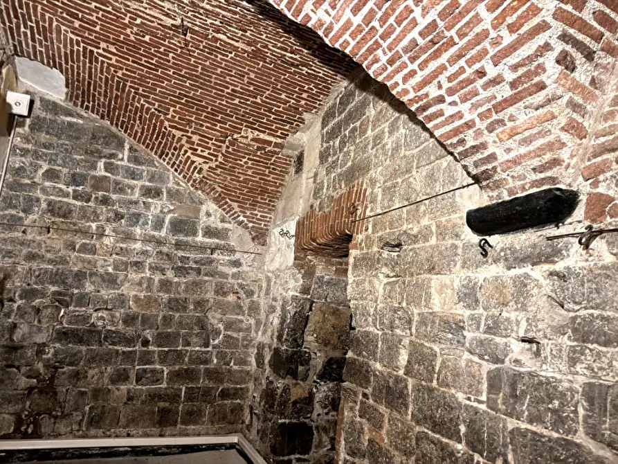 Immagine 3 di Negozio in vendita  in Piazza Scuole Pie a Genova