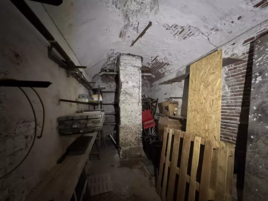 Immagine 7 di Negozio in vendita  in Piazza Scuole Pie a Genova