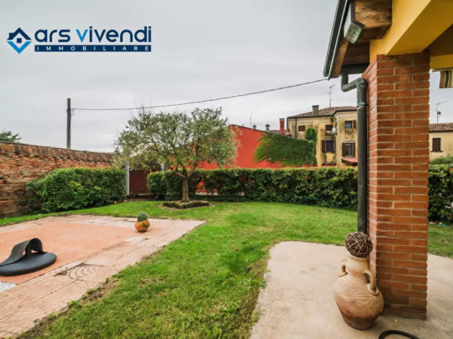 Immagine 4 di Villa in vendita  in Via Casale a Salizzole