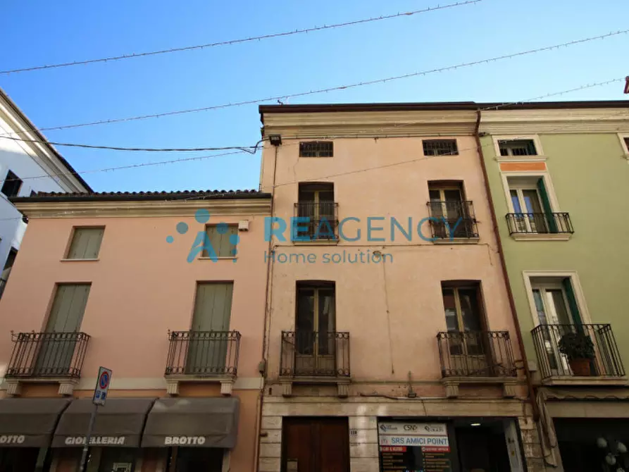 Immagine 15 di Appartamento in vendita  in Corso Giuseppe Garibaldi 139 a Thiene