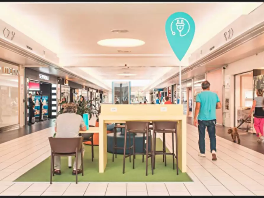 Immagine 3 di Negozio in vendita  in VIA POLA a Torri Di Quartesolo