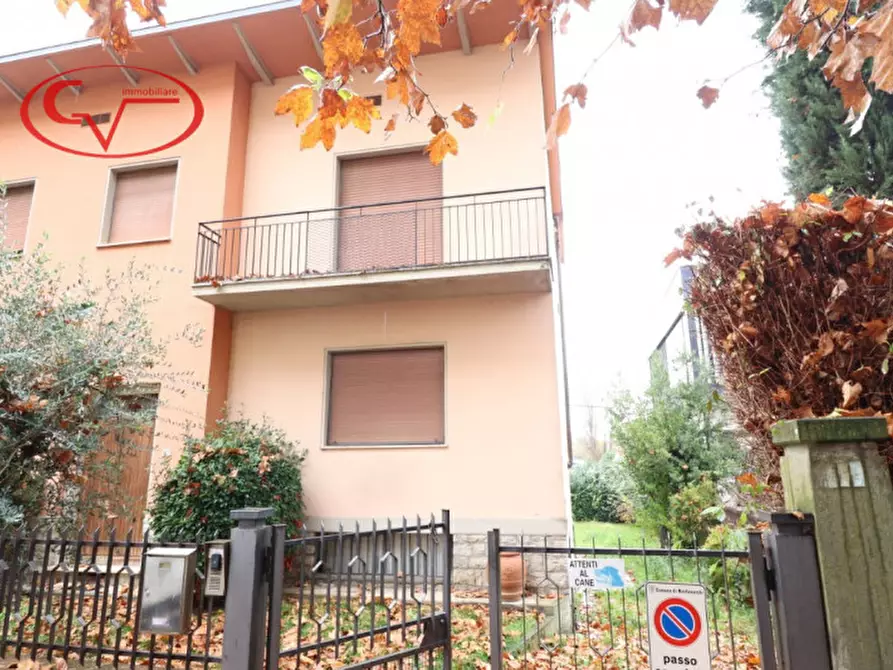 Immagine 1 di Casa bifamiliare in vendita  in Viale Armando Diaz a Montevarchi