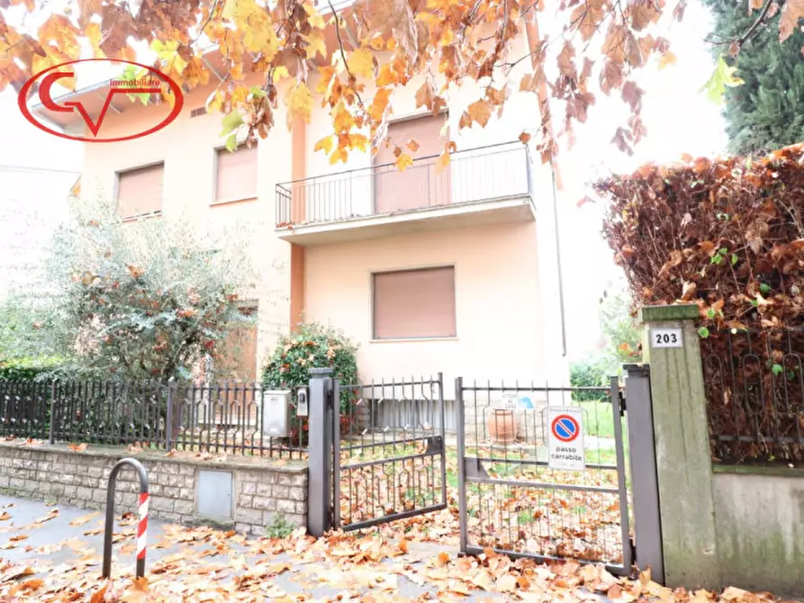 Immagine 5 di Casa bifamiliare in vendita  in Viale Armando Diaz a Montevarchi