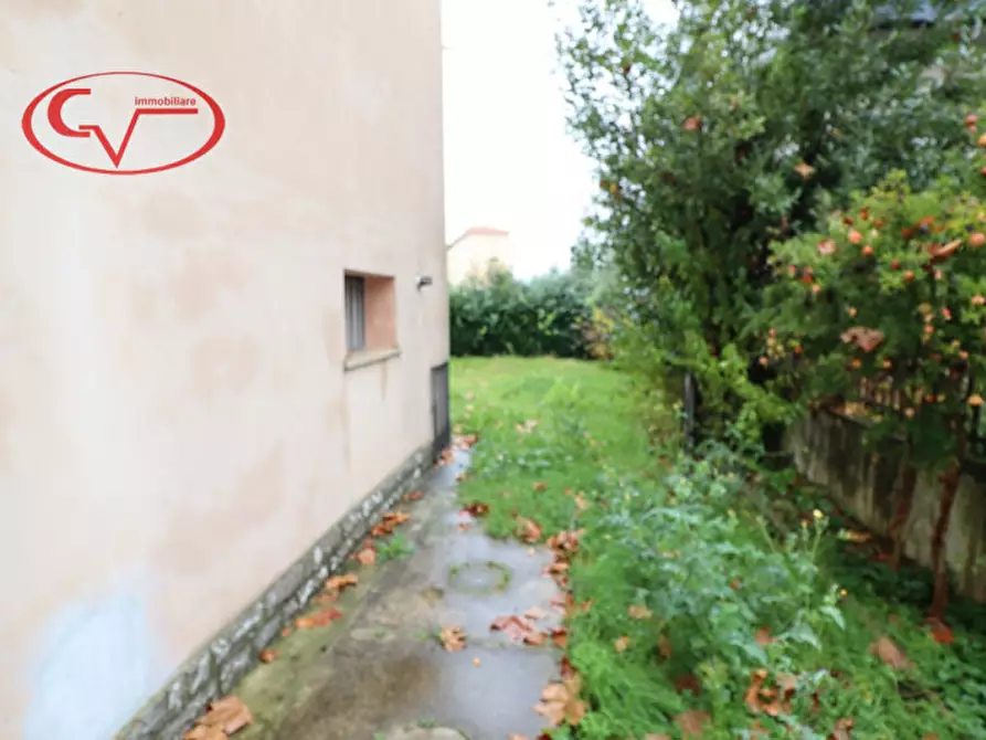 Immagine 28 di Casa bifamiliare in vendita  in Viale Armando Diaz a Montevarchi