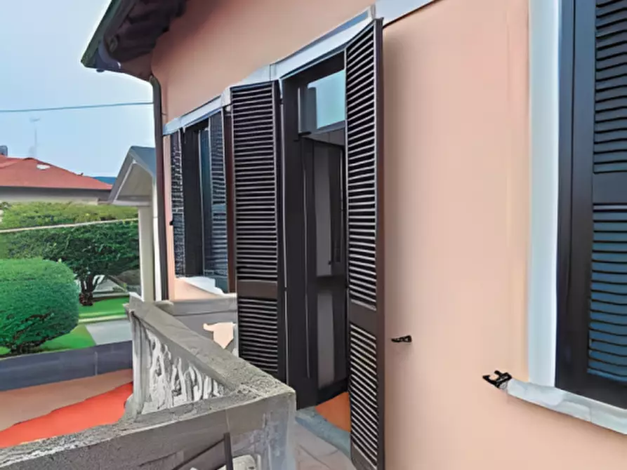 Immagine 13 di Appartamento in vendita  in Via Piave 6/E a Sesto Calende