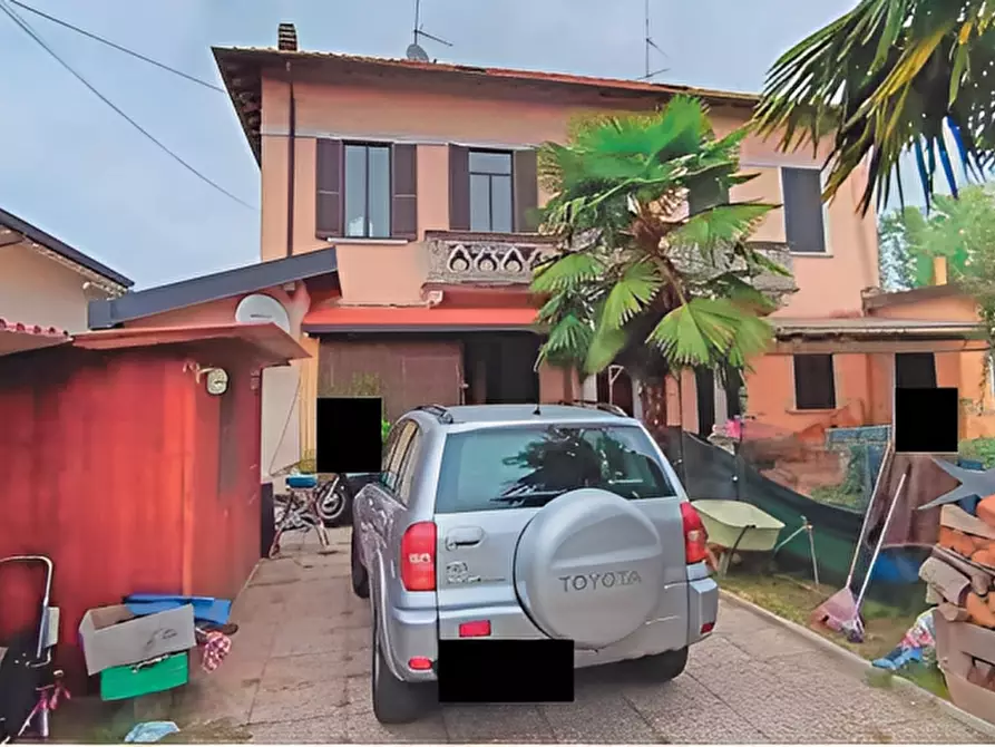 Immagine 14 di Appartamento in vendita  in Via Piave 6/E a Sesto Calende