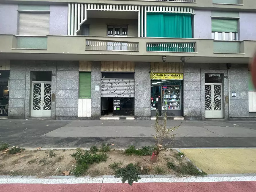 Immagine 1 di Negozio in affitto  in Piazzale San Gabriele di Gorizia 175/E a Torino