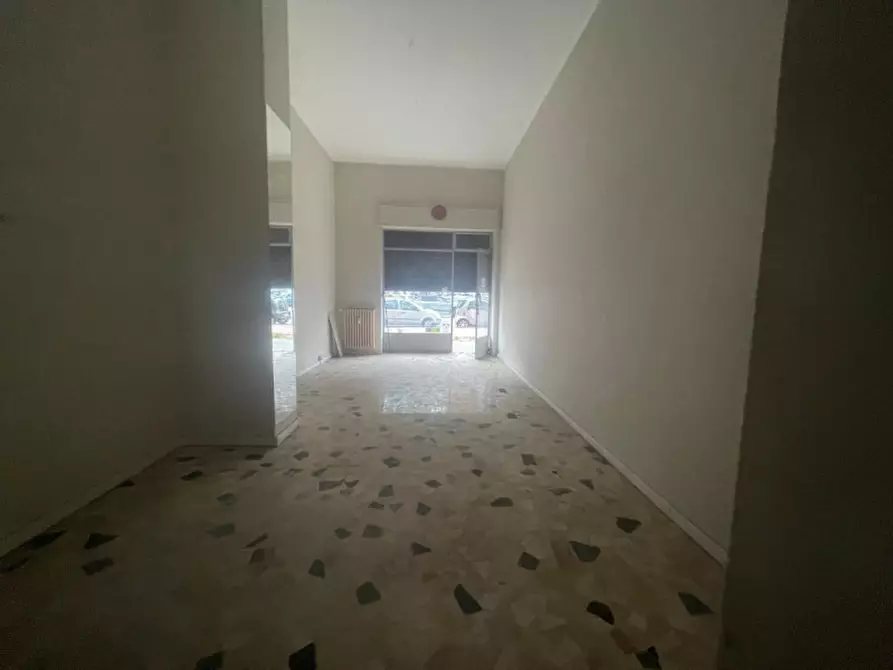 Immagine 10 di Negozio in affitto  in Piazzale San Gabriele di Gorizia 175/E a Torino