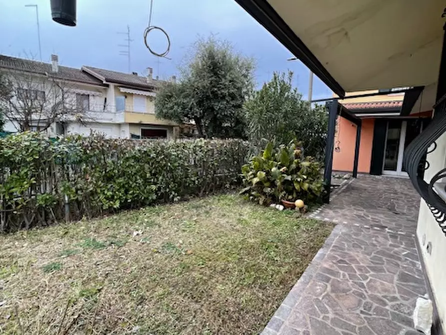 Immagine 3 di Villa in vendita  a Padova
