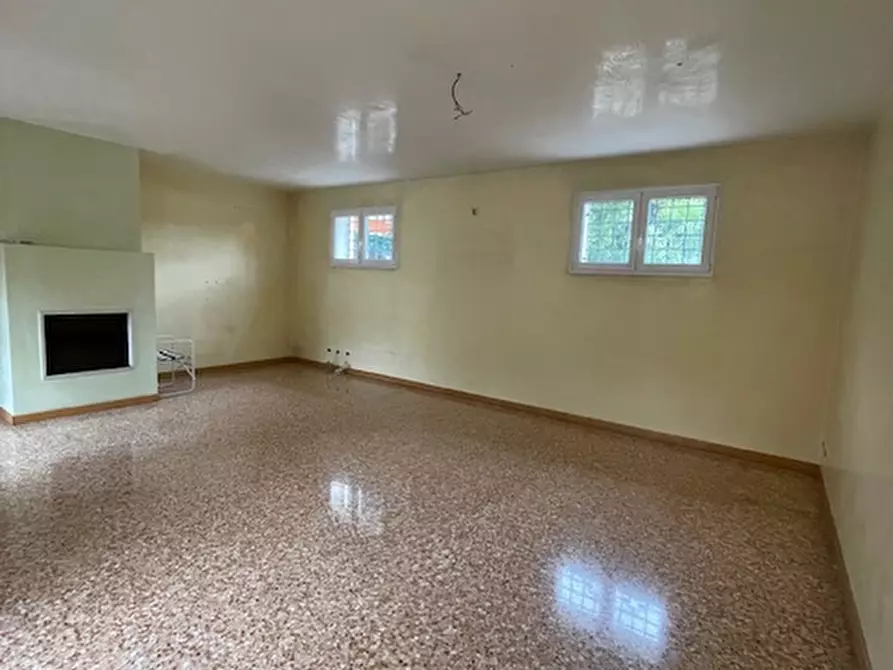 Immagine 4 di Villa in vendita  a Padova