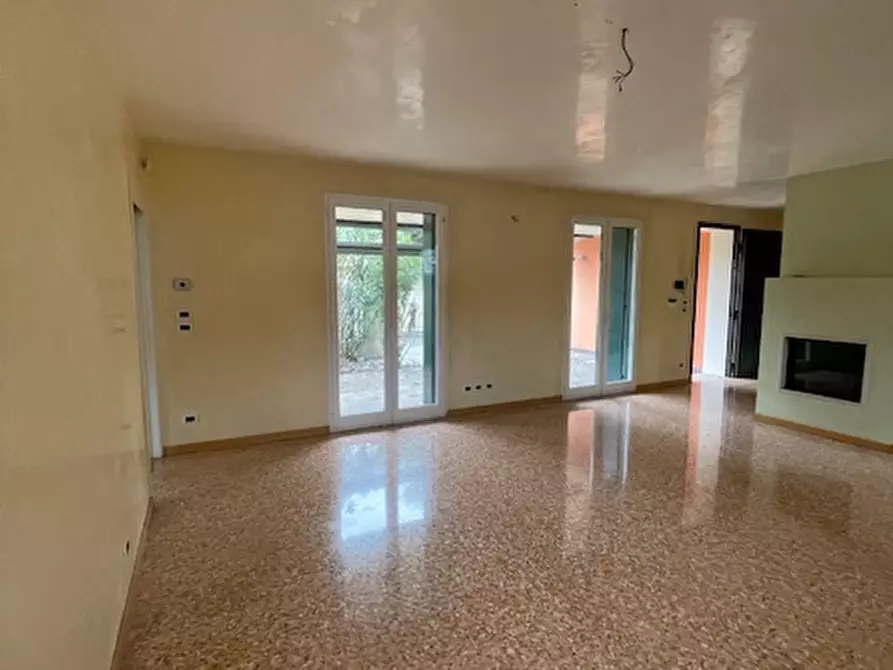 Immagine 5 di Villa in vendita  a Padova