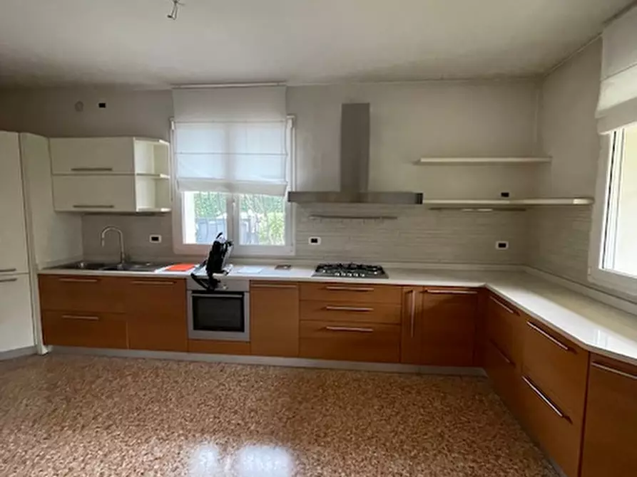 Immagine 7 di Villa in vendita  a Padova