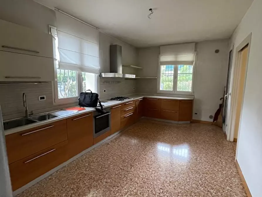 Immagine 9 di Villa in vendita  a Padova