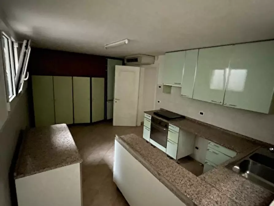 Immagine 19 di Villa in vendita  a Padova