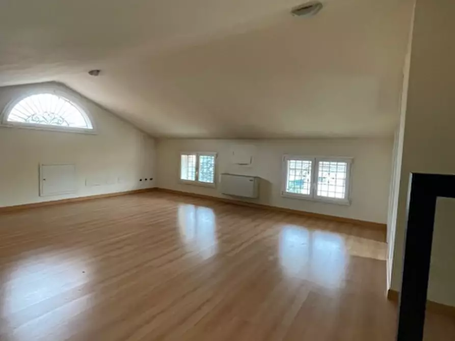 Immagine 38 di Villa in vendita  a Padova