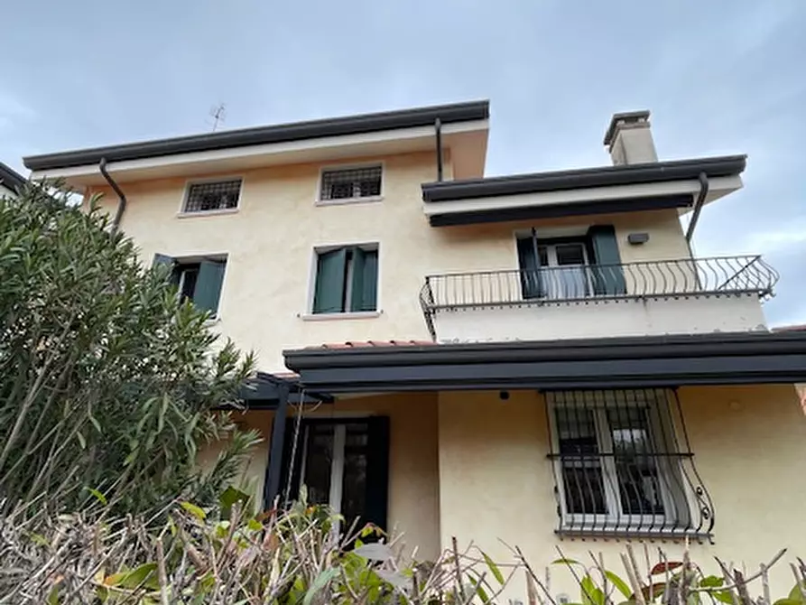 Immagine 43 di Villa in vendita  a Padova