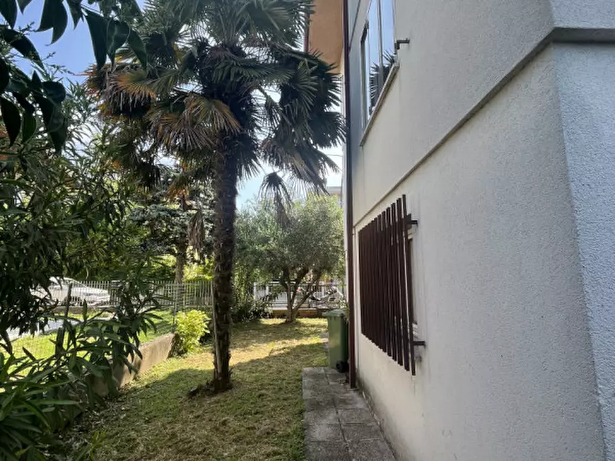 Immagine 2 di Casa bifamiliare in vendita  in via Asiago a Este