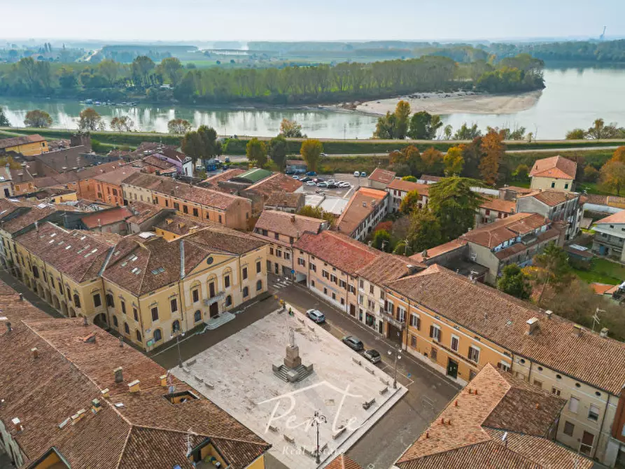 Immagine 25 di Appartamento in vendita  in piazza cornelio 5 a Ostiglia