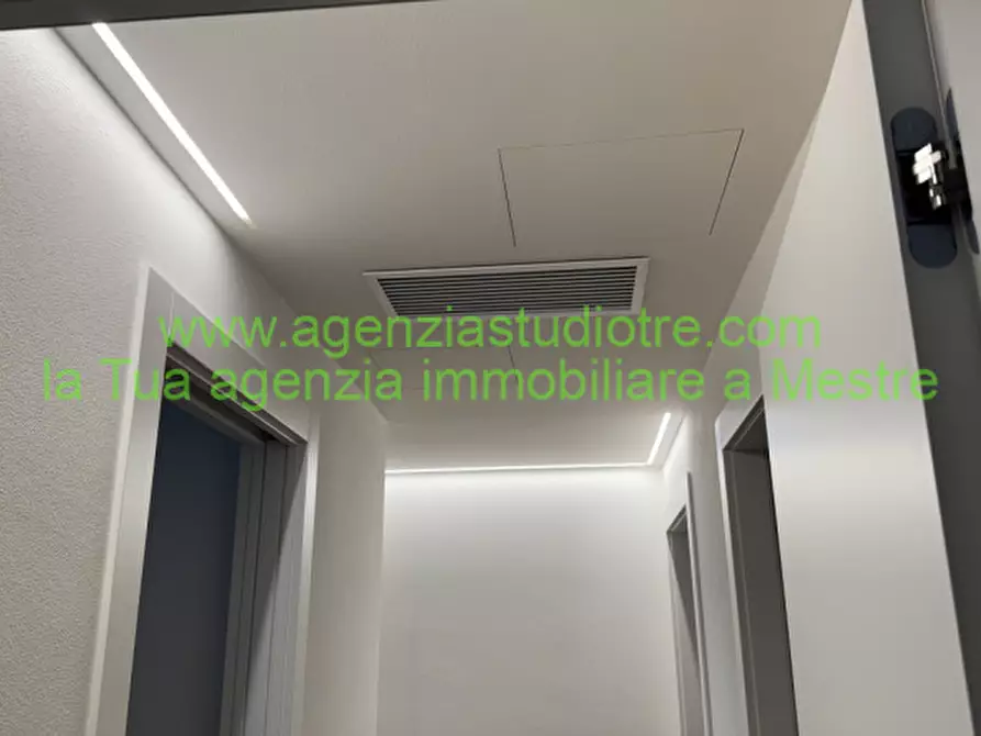 Immagine 13 di Appartamento in vendita  in via castellana 18 a Venezia