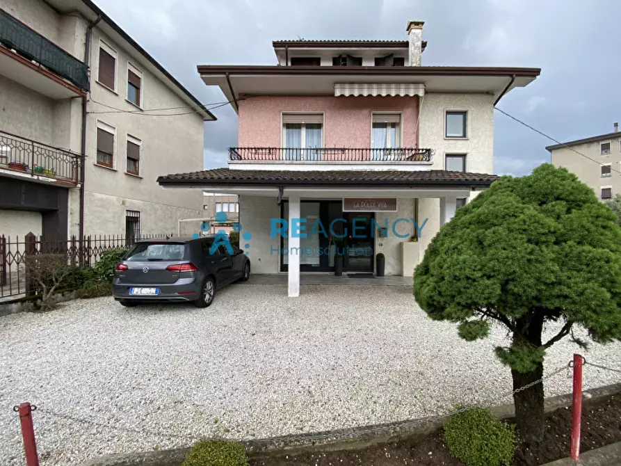 Immagine 3 di Attività commerciale in vendita  in Viale Italia a Creazzo