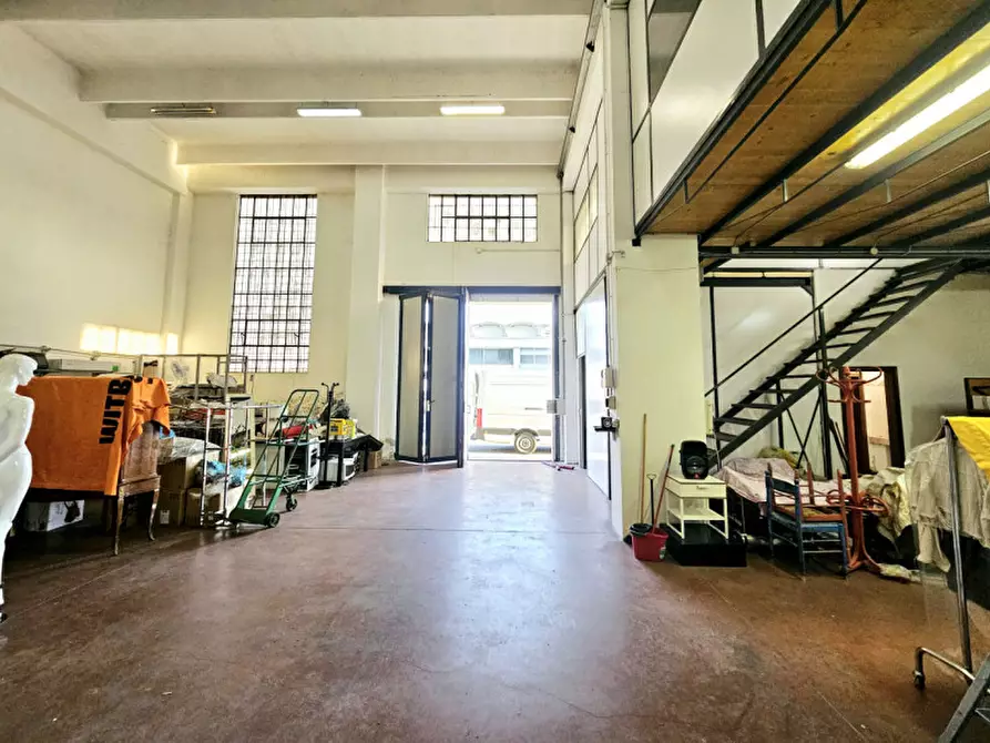 Immagine 1 di Magazzino in vendita  in VIA PIETRO APOSTOLI a Este