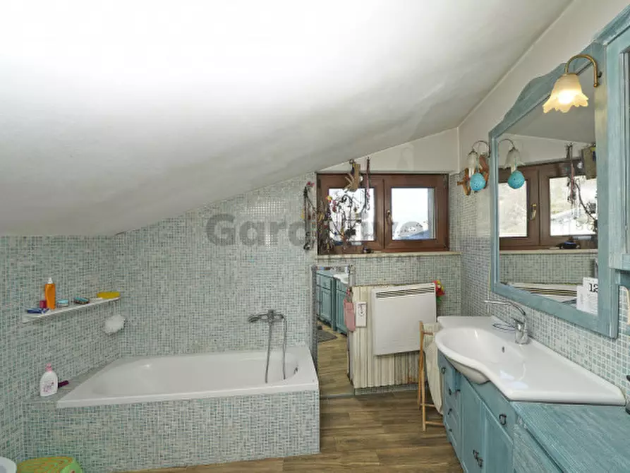 Immagine 23 di Appartamento in vendita  in Via Sasso a Gargnano