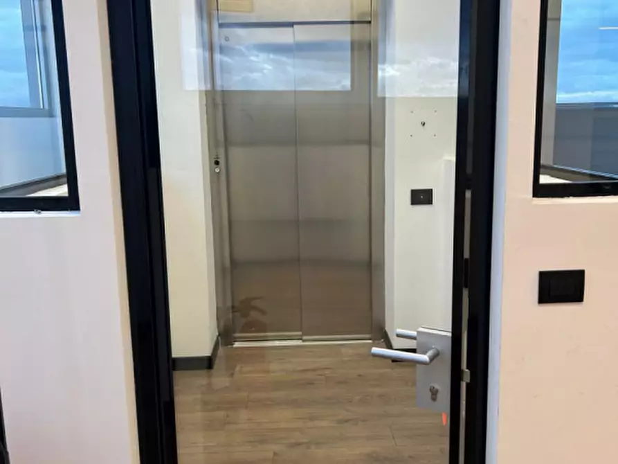 Immagine 23 di Ufficio in affitto  in Via Sebastiano Venier a Marcon