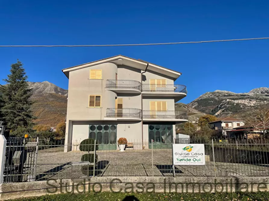 Immagine 1 di Casa indipendente in vendita  in Via III traversa Molinara a Marsicovetere