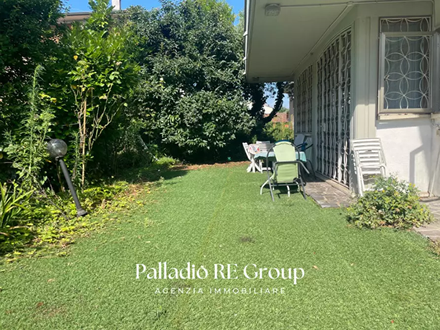 Immagine 1 di Casa bifamiliare in vendita  in via lago di trasimeno a Vicenza