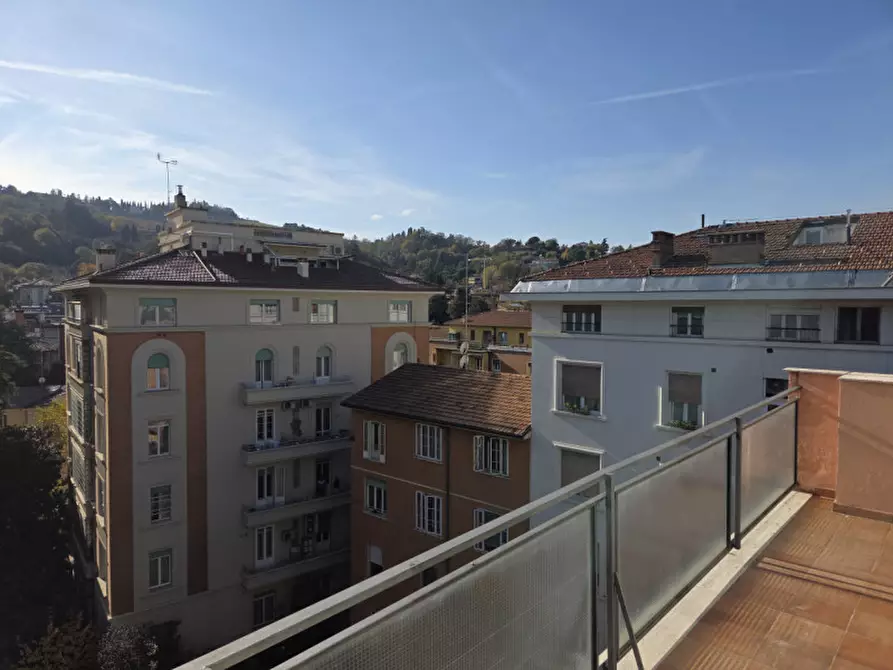 Immagine 18 di Attico in affitto  in via saragozza a Bologna