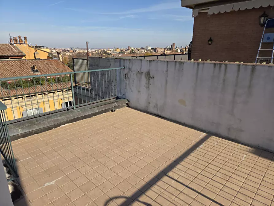 Immagine 25 di Attico in affitto  in via saragozza a Bologna