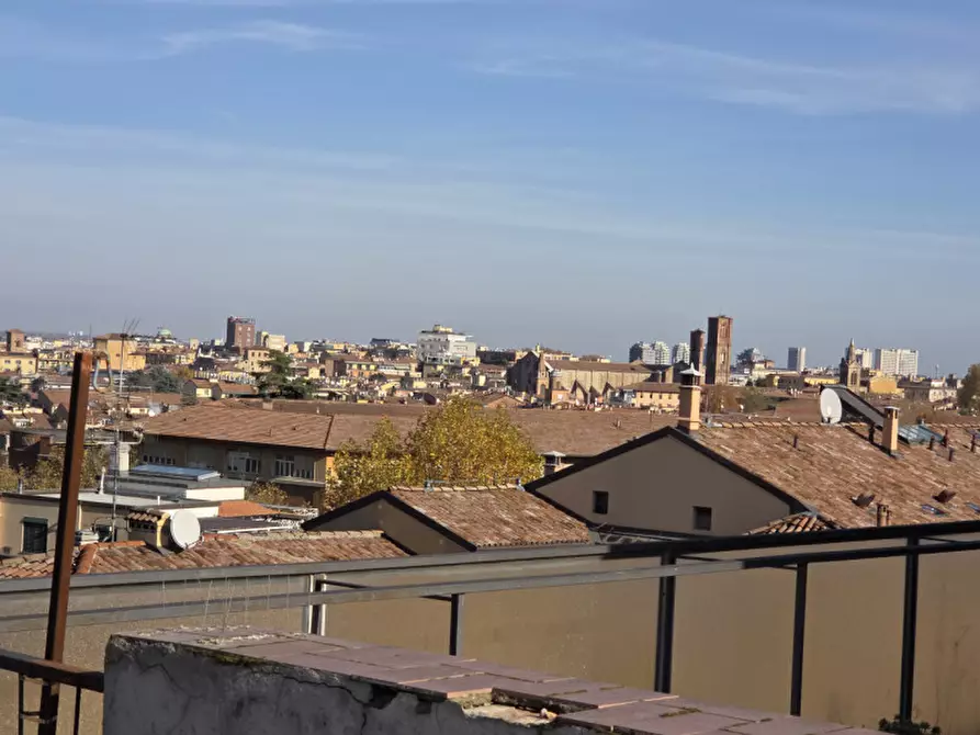 Immagine 26 di Attico in affitto  in via saragozza a Bologna