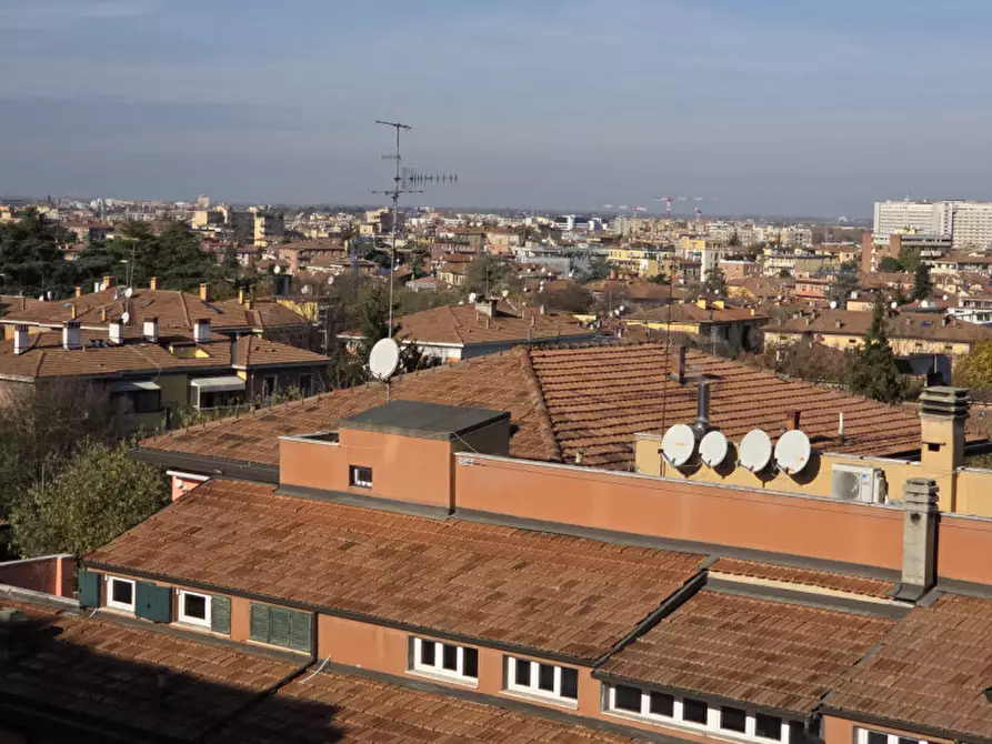 Immagine 27 di Attico in affitto  in via saragozza a Bologna