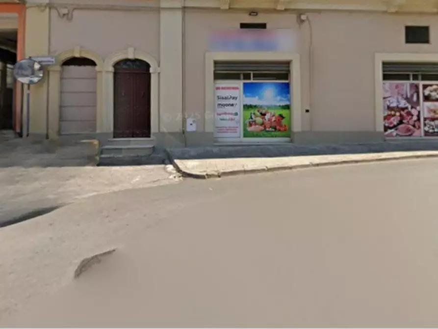 Immagine 2 di Magazzino in vendita  in Via Salentina 15-17 a Parabita