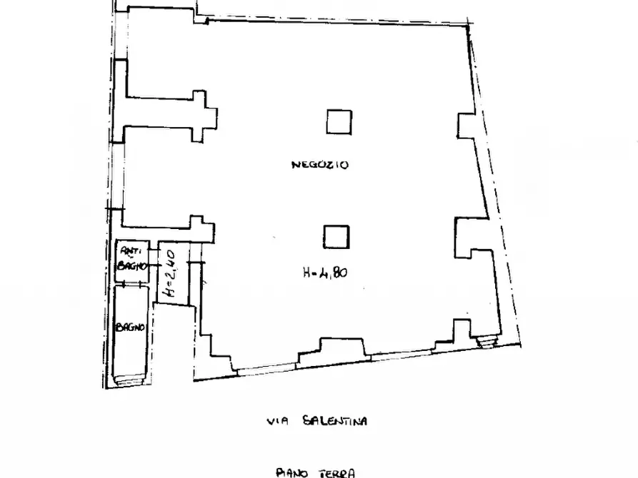 Immagine 3 di Magazzino in vendita  in Via Salentina 15-17 a Parabita