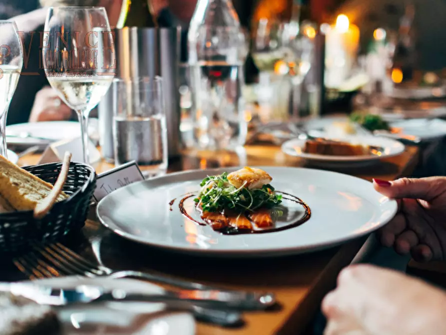 Immagine 1 di Attività commerciale in vendita  a Jesolo