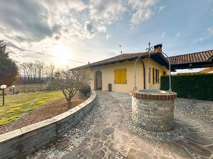 Immagine 2 di Villa in vendita  in Via Rovasenda, 139 a Gattinara