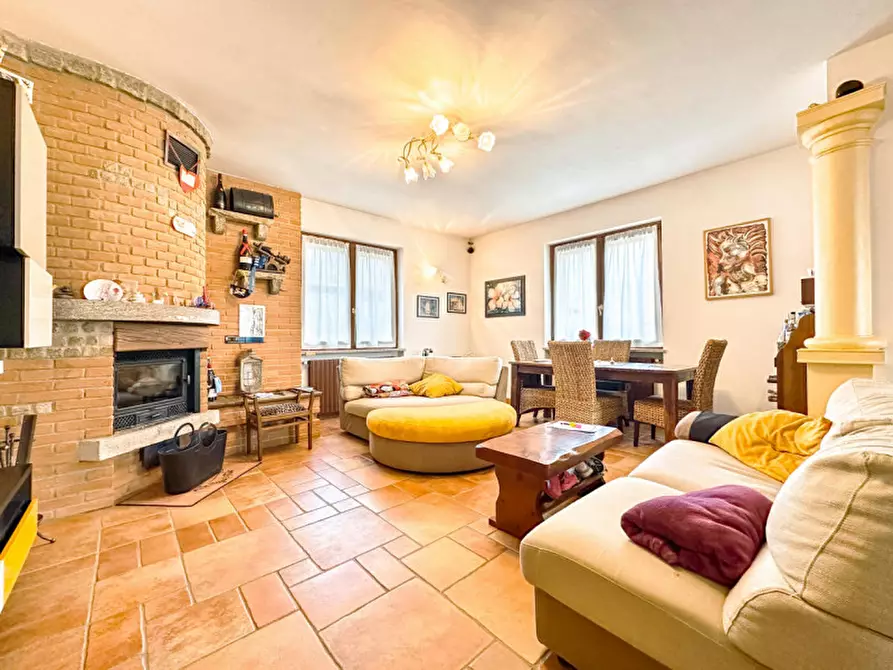 Immagine 3 di Villa in vendita  in Via Rovasenda, 139 a Gattinara